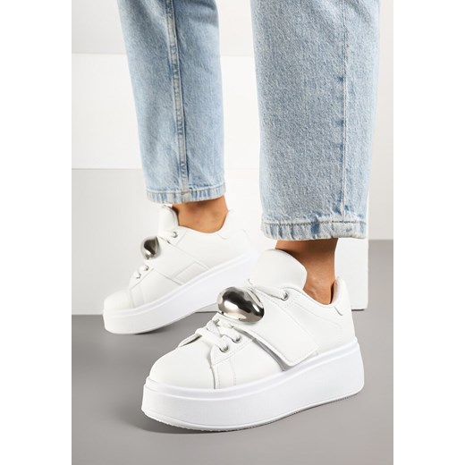 Białe Sneakersy na Platformie z Metaliczną Ozdobą Weolinne ze sklepu born2be.pl w kategorii Buty sportowe damskie - zdjęcie 179392488