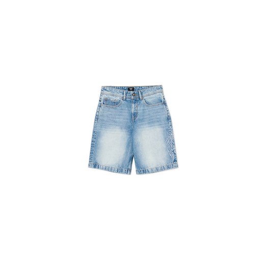 Cropp - Jeansowe szorty z efektem sprania - niebieski ze sklepu Cropp w kategorii Spodenki męskie - zdjęcie 179398166