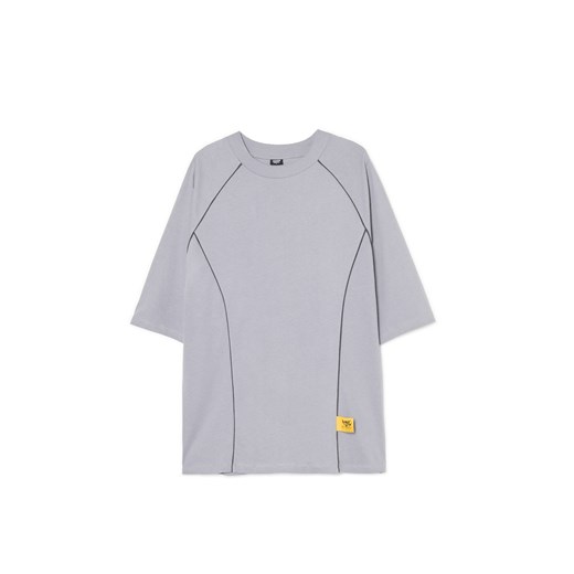 Cropp - Szary T-shirt z dekoracyjnym wykończeniem - jasny szary ze sklepu Cropp w kategorii T-shirty męskie - zdjęcie 179416867
