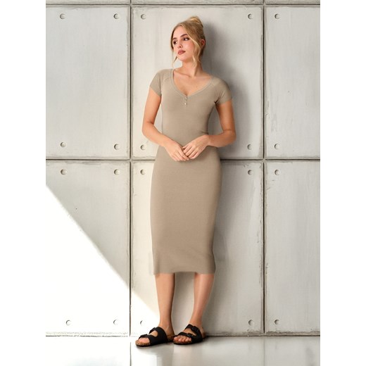 Sukienka Sinsay dopasowana 