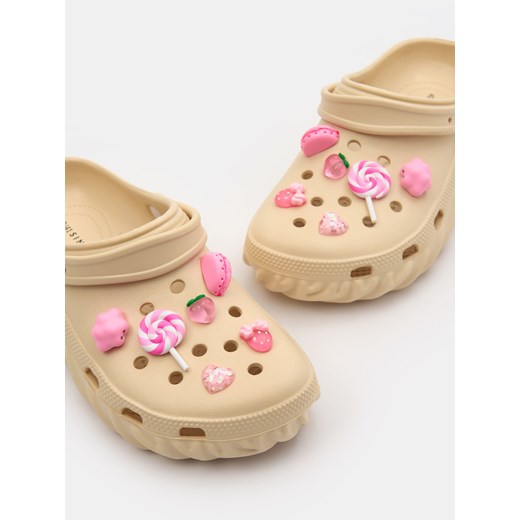 Sinsay - Klapki z aplikacjami 3d - kremowy Sinsay 41 Sinsay