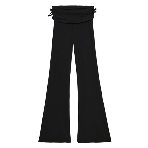 Cropp - Spodnie flare z dekoracyjnym podwinięciem w pasie - czarny Cropp XL Cropp