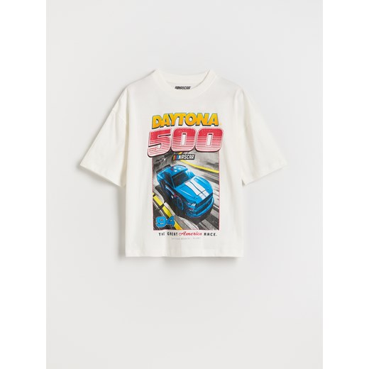 Reserved - T-shirt oversize Nascar - złamana biel ze sklepu Reserved w kategorii T-shirty chłopięce - zdjęcie 179463059