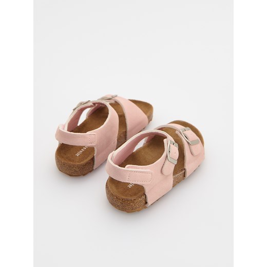 Sandały dziecięce Reserved z klamrą 