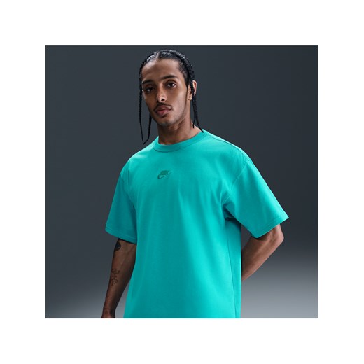 T-shirt męski Nike Sportswear Premium Essentials - Zieleń ze sklepu Nike poland w kategorii T-shirty męskie - zdjęcie 179484959