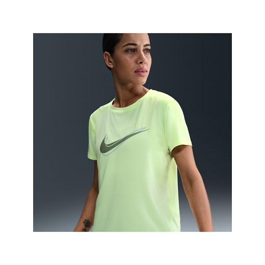 Damska koszulka do biegania z krótkim rękawem Dri-FIT Nike One Swoosh - Żółty ze sklepu Nike poland w kategorii Bluzki damskie - zdjęcie 179484996