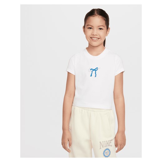 T-shirt dla dużych dzieci (dziewcząt) Nike Sportswear - Biel ze sklepu Nike poland w kategorii Bluzki dziewczęce - zdjęcie 179485066