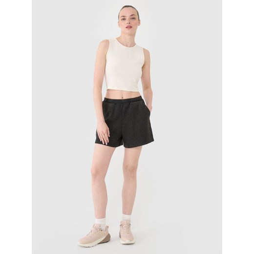 Damskie spodenki casual 4F 4FRSS25TSHOF699 - czarne ze sklepu Sportstylestory.com w kategorii Szorty - zdjęcie 179485639