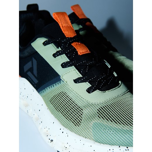 Cropp - Kolorowe sneakersy z efektem reflective - zielony Cropp 45 Cropp