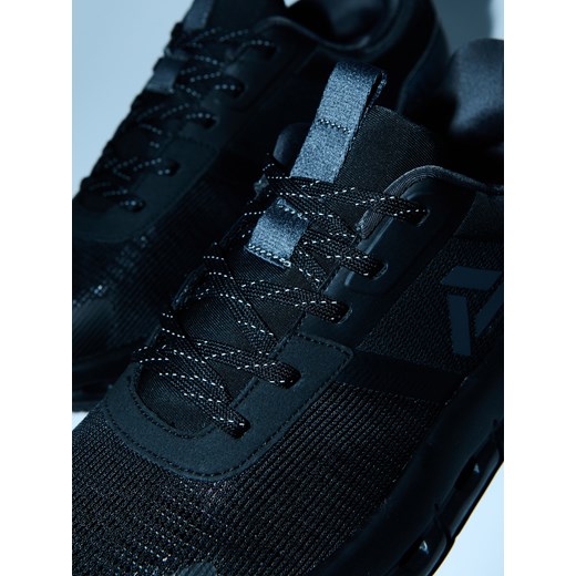 Cropp - Czarne sneakersy z efektem reflective - czarny Cropp 46 Cropp