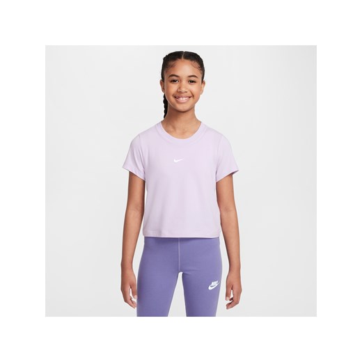 T-shirt o skróconym kroju dla dużych dzieci (dziewcząt) Nike Sportswear - Fiolet ze sklepu Nike poland w kategorii Bluzki dziewczęce - zdjęcie 179506769