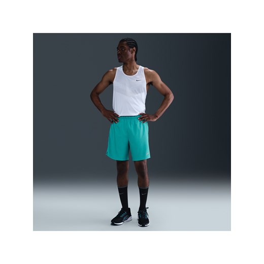 Męskie spodenki do biegania 2 w 1 Dri-FIT Nike Challenger 18 cm - Zieleń ze sklepu Nike poland w kategorii Spodenki męskie - zdjęcie 179506848