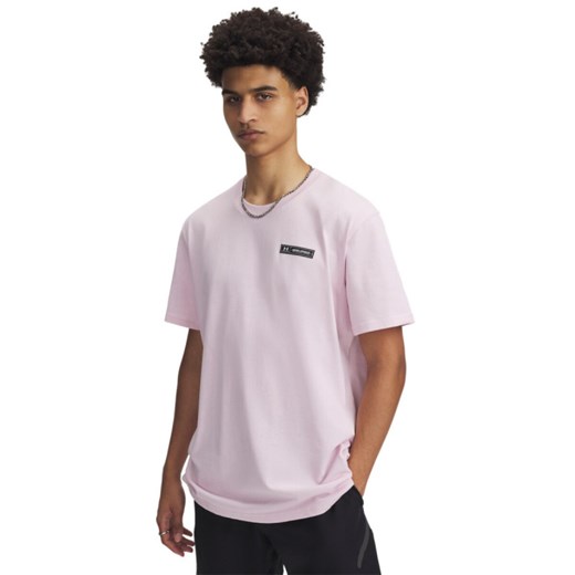 Męski t-shirt z nadrukiem Under Armour UA HW Armour Label SS - różowy ze sklepu Sportstylestory.com w kategorii T-shirty męskie - zdjęcie 179507139