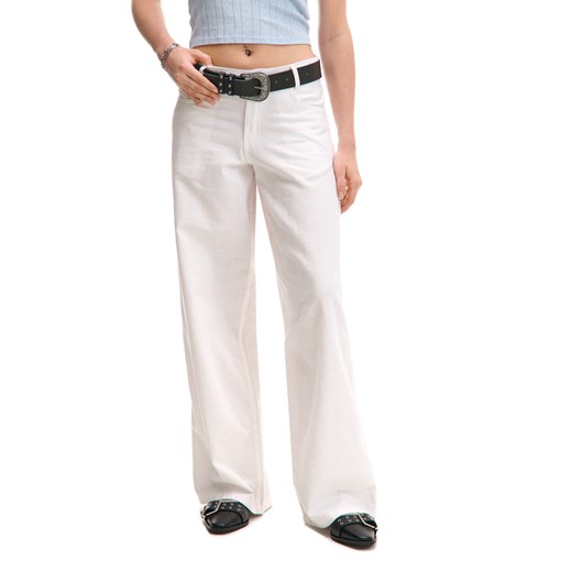 Cropp - Bawełniane białe spodnie straight fit - biały ze sklepu Cropp w kategorii Spodnie damskie - zdjęcie 179510849