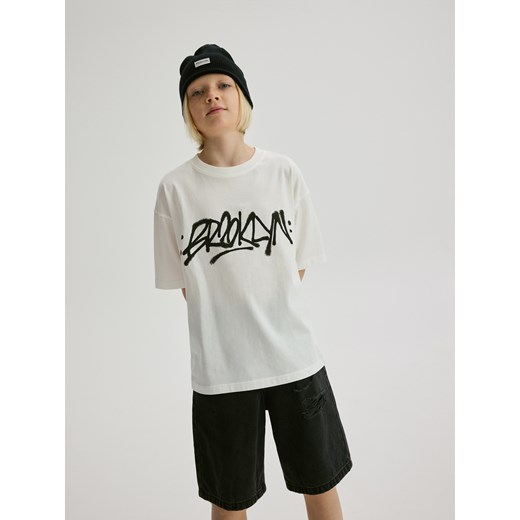 Reserved - Bawełniany t-shirt z nadrukiem - biały ze sklepu Reserved w kategorii T-shirty chłopięce - zdjęcie 179511685