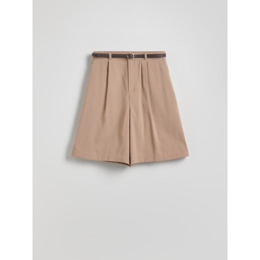 Reserved - Bermudy z paskiem - beżowy Reserved XS Reserved