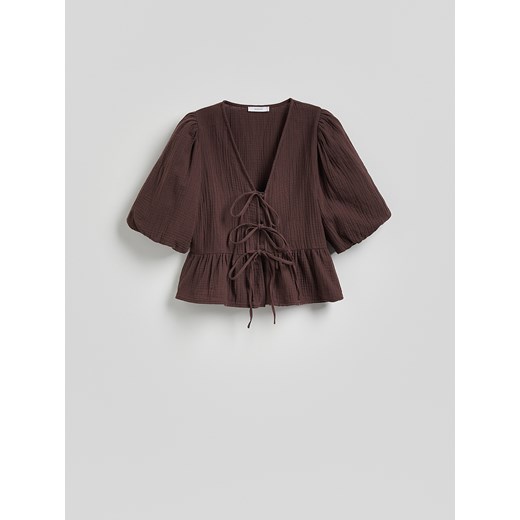 Reserved - Muślinowa bluzka z wiązaniem - brązowy Reserved S Reserved