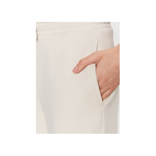 Calvin Klein Jeans Spodnie dresowe J20J221296 Écru Relaxed Fit M MODIVO