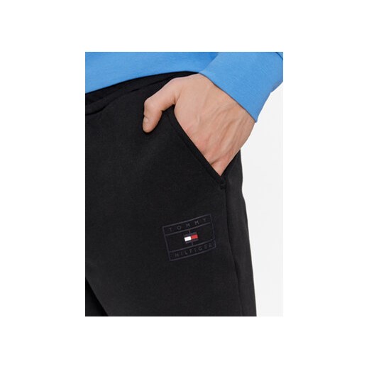 Tommy Hilfiger Spodnie dresowe Badge MW0MW34209 Czarny Regular Fit Tommy Hilfiger XL MODIVO
