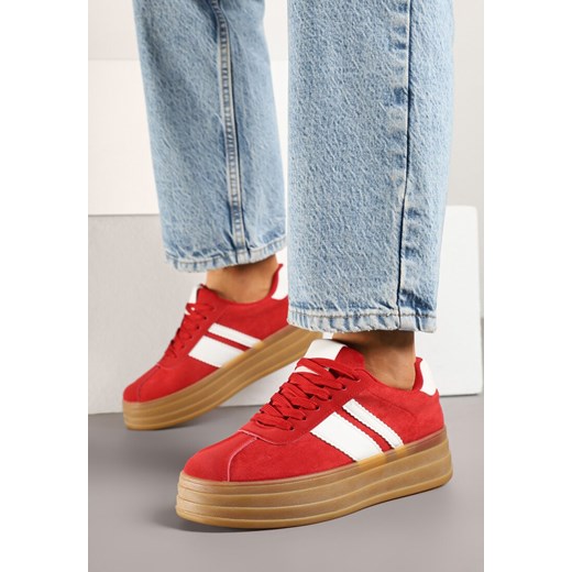 Czerwone Sneakersy w Stylu Klasycznych Tenisówek z Ozdobnymi Paskami Dellien ze sklepu born2be.pl w kategorii Buty sportowe damskie - zdjęcie 179529158