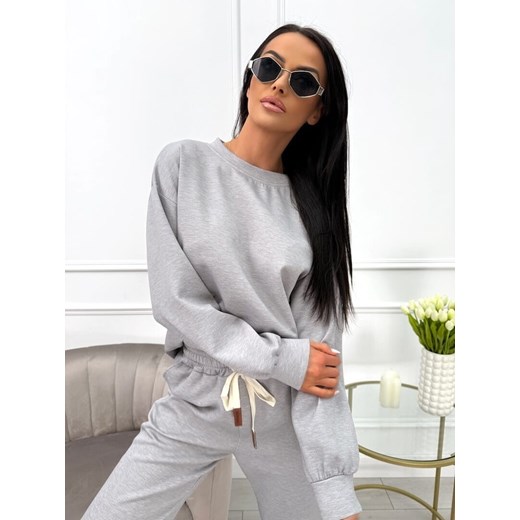 Szara Bluza z Naszywką ze sklepu ModnaKiecka.pl w kategorii Bluzy damskie - zdjęcie 179602036