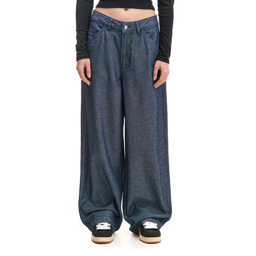 Cropp - Jeansy skater w stylu workwear - niebieski ze sklepu Cropp w kategorii Jeansy damskie - zdjęcie 179602207