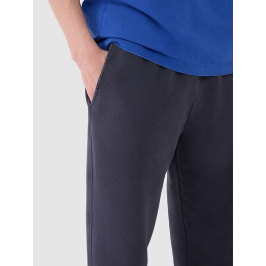 Męskie spodnie dresowe 4F 4FWSS25TTROM1120 - szare S Sportstylestory.com