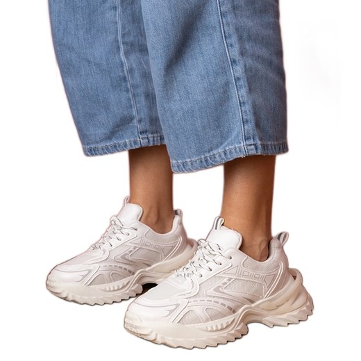 Białe sneakersy sportowe na grubej podeszwie ze sklepu ButyModne.pl w kategorii Buty sportowe damskie - zdjęcie 179627945
