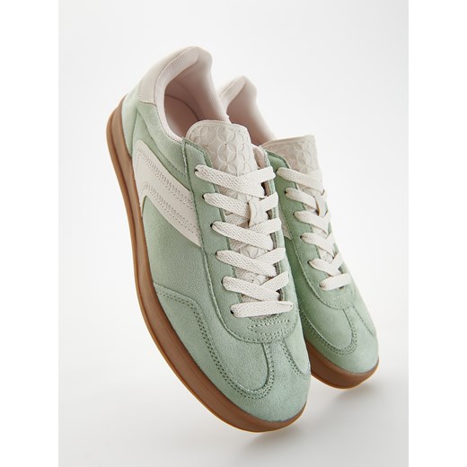 Reserved - Sneakersy na płaskiej podeszwie - jasnozielony Reserved 37 Reserved