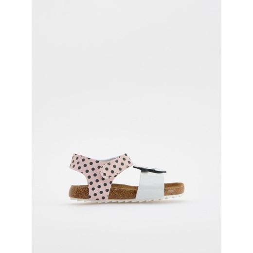 Reserved sandały dziecięce z nadrukami