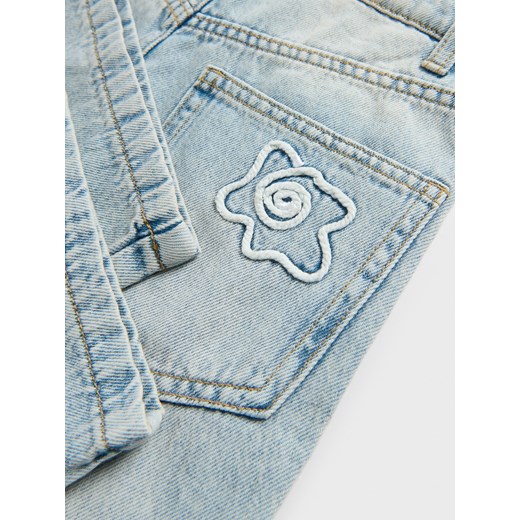 Reserved - Jeansy straight z haftem - niebieski Reserved 140 (9 lat) Reserved