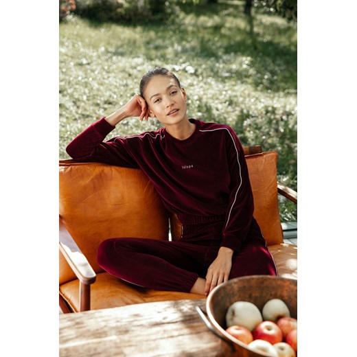 Welurowa bluza z wypustką - bordowa ze sklepu Cudmoda w kategorii Bluzy damskie - zdjęcie 179651468