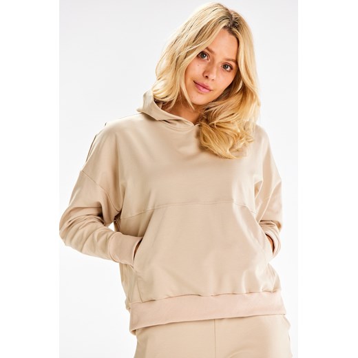 Bluza dresowa z kieszenią kangurek - beżowa ze sklepu Cudmoda w kategorii Bluzy damskie - zdjęcie 179651569