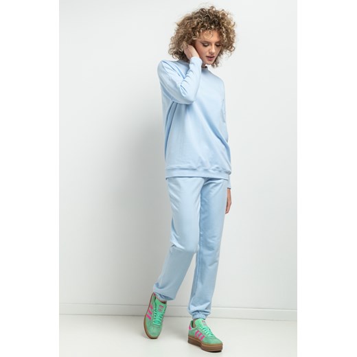 Prosta bluza dresowa - jasnoniebieska ze sklepu Cudmoda w kategorii Bluzy damskie - zdjęcie 179651897