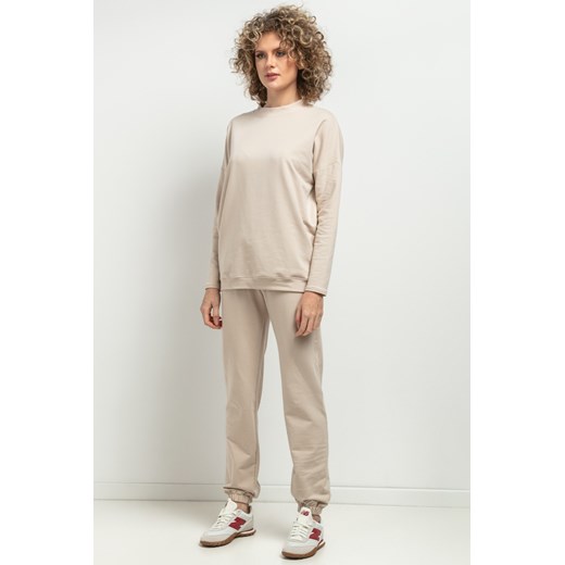 Prosta bluza dresowa - jasnobeżowa ze sklepu Cudmoda w kategorii Bluzy damskie - zdjęcie 179651899