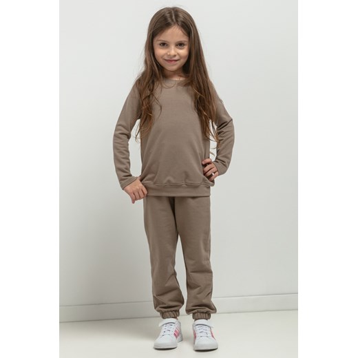 Prosta bluza ze stójką dla dziewczynki - cappuccino ze sklepu Cudmoda w kategorii Bluzy dziewczęce - zdjęcie 179651975