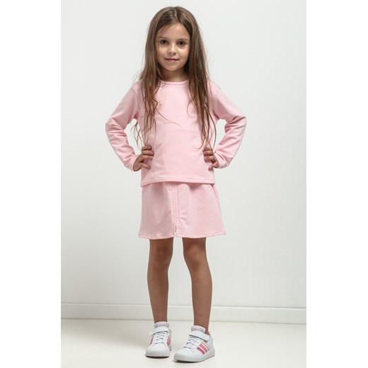 Krótka bluza dresowa dla dziewczynki - jasnoróżowa ze sklepu Cudmoda w kategorii Bluzy dziewczęce - zdjęcie 179651989