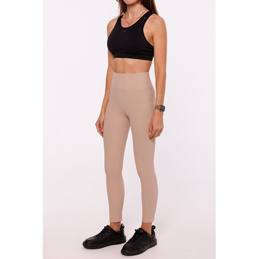 Legginsy prążkowane pushup z wysokim stanem - ciemnobeżowe ze sklepu Cudmoda w kategorii Spodnie damskie - zdjęcie 179652498