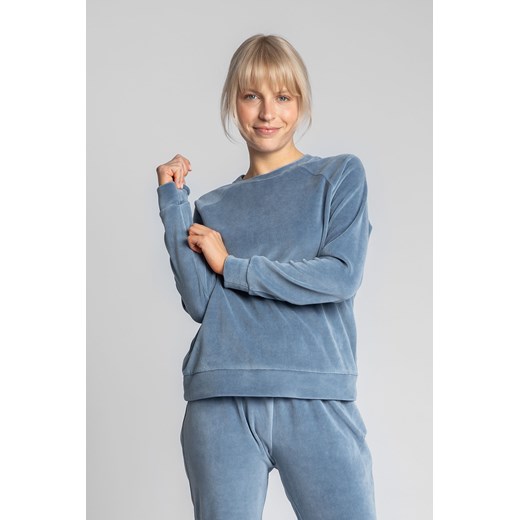 Welurowa bluza z reglanowymi rękawami - niebieska ze sklepu Cudmoda w kategorii Bluzy damskie - zdjęcie 179654405
