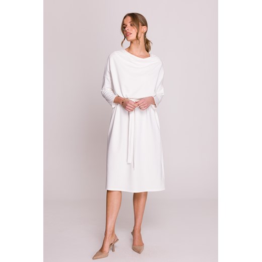 Sukienka oversize z paskiem w talii - ecru ze sklepu Cudmoda w kategorii Sukienki - zdjęcie 179654695