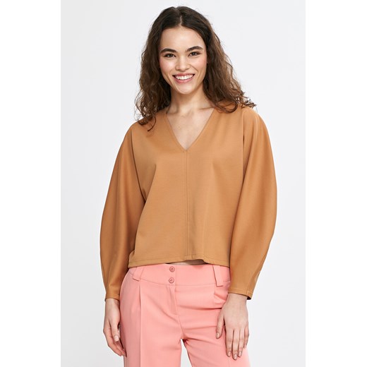 Bluzka oversize z dekoltem V - karmelowa ze sklepu Cudmoda w kategorii Bluzki damskie - zdjęcie 179654836