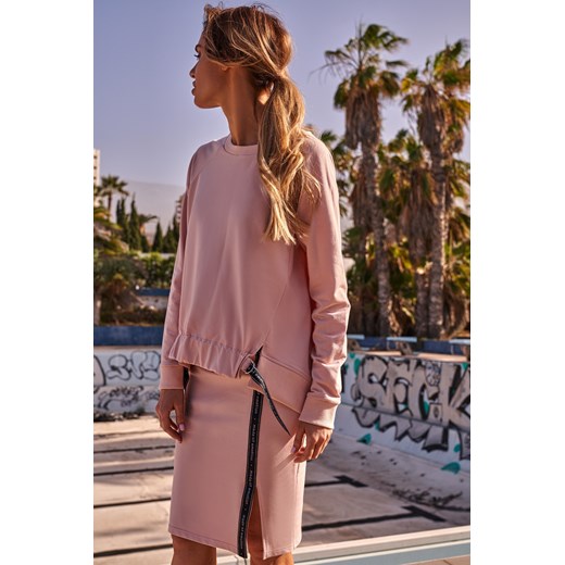 Bluza z klamerkami i lampasami - cukierkowo-różowa ze sklepu Cudmoda w kategorii Bluzy damskie - zdjęcie 179655447