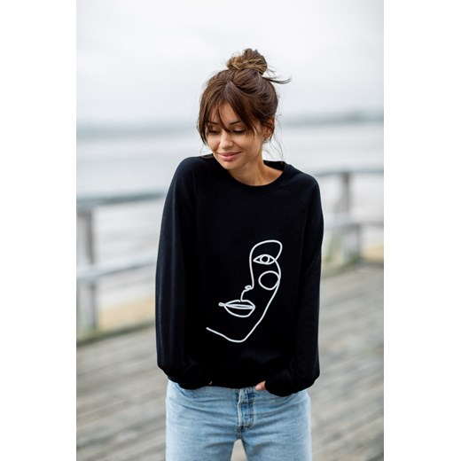 Stylowa bluza z nadrukiem - czarna ze sklepu Cudmoda w kategorii Bluzy damskie - zdjęcie 179655829