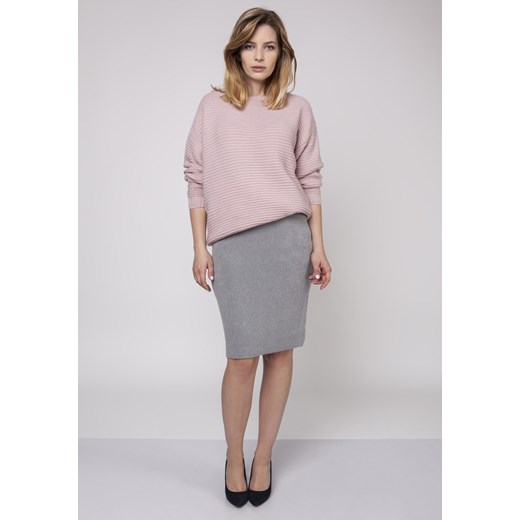 Sweter oversize z dekoltem w łódkę - różowy ze sklepu Cudmoda w kategorii Swetry damskie - zdjęcie 179656769
