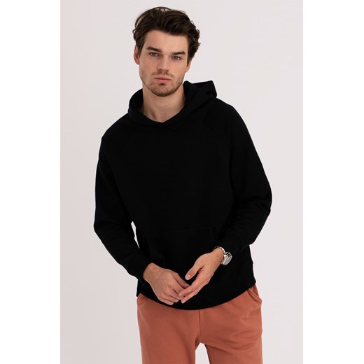 Bluza męska z kapturem i kieszenią kangurek - czarna ze sklepu Cudmoda w kategorii Bluzy męskie - zdjęcie 179657056