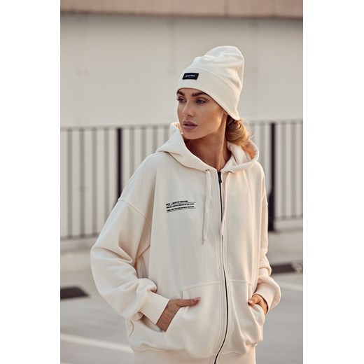 Czapka beanie unisex z naszywką good vibes - śmietankowa ze sklepu Cudmoda w kategorii Czapki zimowe damskie - zdjęcie 179657105
