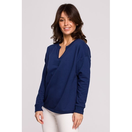Bluza z wycięciem w dekolcie - atramentowa ze sklepu Cudmoda w kategorii Bluzy damskie - zdjęcie 179657597