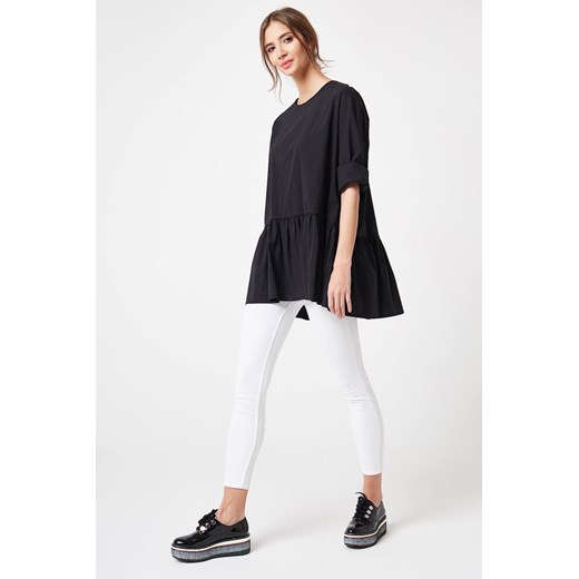 Bluza oversize zapinana z tyłu - czarna ze sklepu Cudmoda w kategorii Bluzki damskie - zdjęcie 179658935