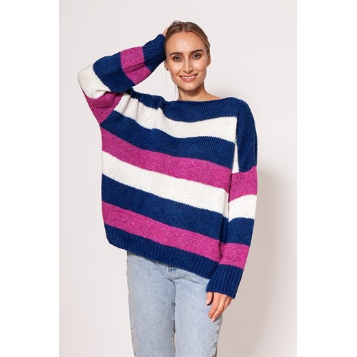 Sweter oversize w paski - kobaltowo-różowy ze sklepu Cudmoda w kategorii Swetry damskie - zdjęcie 179659359