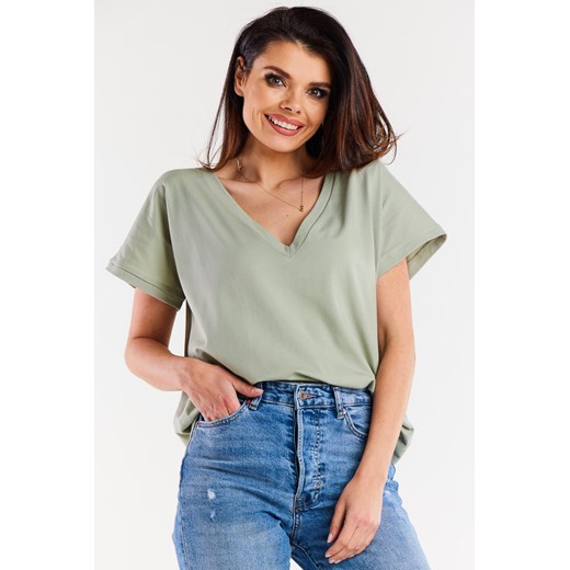 Obszerny t-shirt z dekoltem V - miętowy ze sklepu Cudmoda w kategorii Bluzki damskie - zdjęcie 179659417